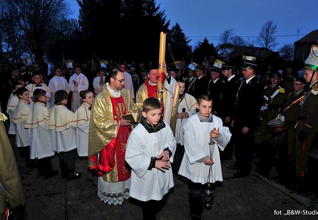 Wielka Sobota - poświęcenie pokarm&oacute;w i Wigilia Paschalna