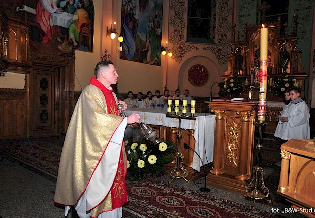 Wielka Sobota - poświęcenie pokarm&oacute;w i Wigilia Paschalna