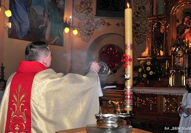 Wielka Sobota - poświęcenie pokarm&oacute;w i Wigilia Paschalna