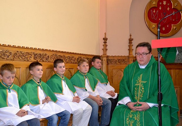 Przyjęcie kandydat&oacute;w do posługi ministranta