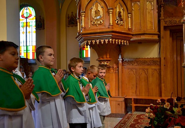 Przyjęcie kandydat&oacute;w do posługi ministranta