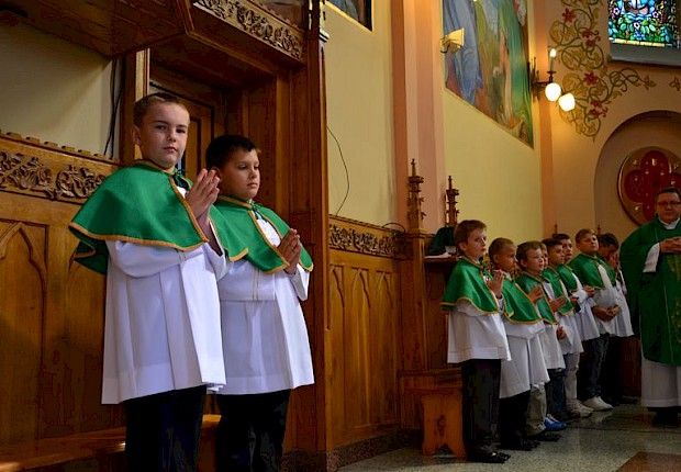 Przyjęcie kandydat&oacute;w do posługi ministranta