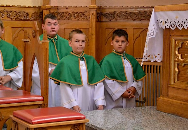 Przyjęcie kandydat&oacute;w do posługi ministranta