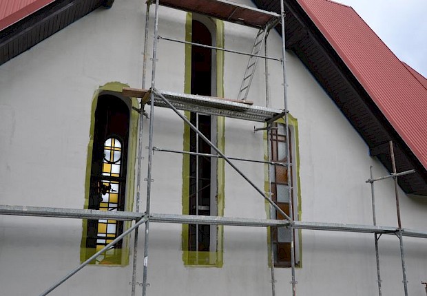 Termomodernizacja kościoła w Ożańsku - drzwi i okna