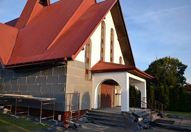 Termomodernizacja kościoła w Ożańsku - elewacja i zaplecze