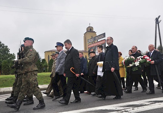 65 rocznica śmierci gen. Jarosza - Kamionki - poświęcenie i odsłonięcie tablicy pamiątkowej