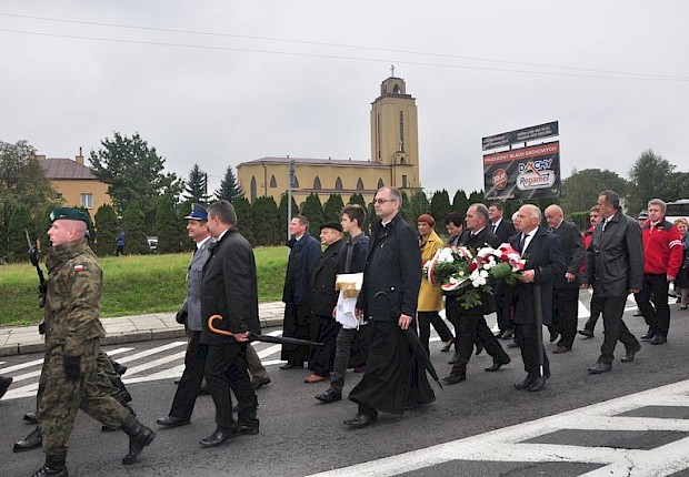 65 rocznica śmierci gen. Jarosza - Kamionki - poświęcenie i odsłonięcie tablicy pamiątkowej