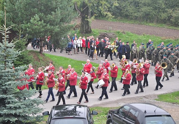 65 rocznica śmierci gen. Jarosza - Kamionki - poświęcenie i odsłonięcie tablicy pamiątkowej