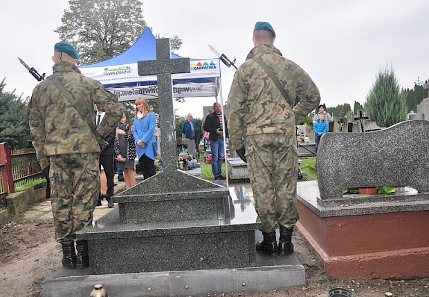 65 rocznica śmierci gen. Jarosza - Kamionki - poświęcenie i odsłonięcie tablicy pamiątkowej