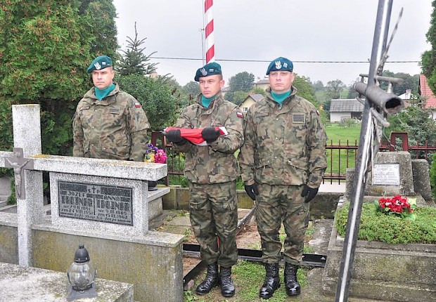 65 rocznica śmierci gen. Jarosza - Kamionki - poświęcenie i odsłonięcie tablicy pamiątkowej