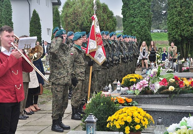 65 rocznica śmierci gen. Jarosza - Kamionki - poświęcenie i odsłonięcie tablicy pamiątkowej