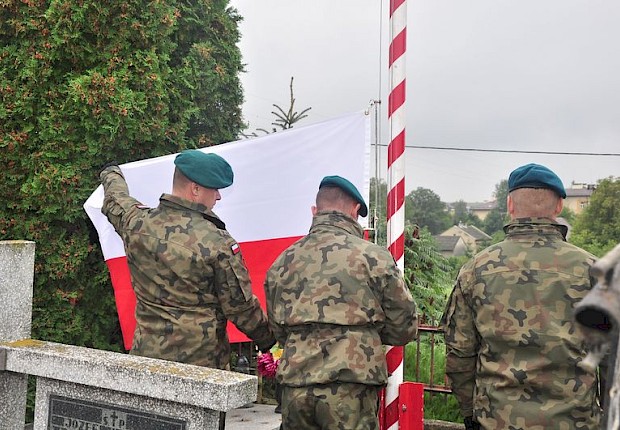 65 rocznica śmierci gen. Jarosza - Kamionki - poświęcenie i odsłonięcie tablicy pamiątkowej