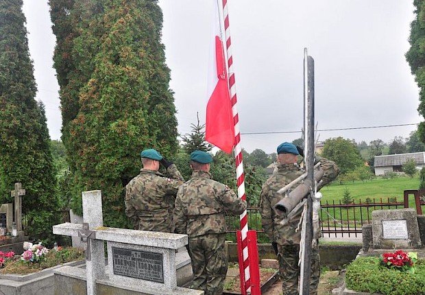 65 rocznica śmierci gen. Jarosza - Kamionki - poświęcenie i odsłonięcie tablicy pamiątkowej