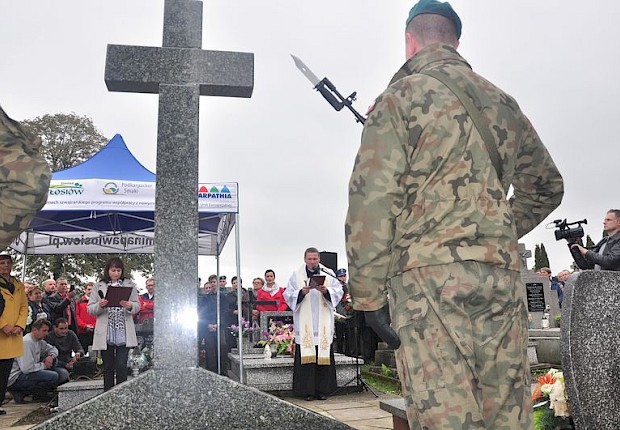 65 rocznica śmierci gen. Jarosza - Kamionki - poświęcenie i odsłonięcie tablicy pamiątkowej
