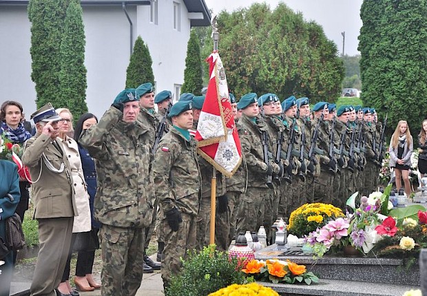 65 rocznica śmierci gen. Jarosza - Kamionki - poświęcenie i odsłonięcie tablicy pamiątkowej