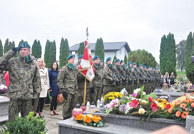 65 rocznica śmierci gen. Jarosza - Kamionki - poświęcenie i odsłonięcie tablicy pamiątkowej
