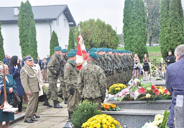 65 rocznica śmierci gen. Jarosza - Kamionki - poświęcenie i odsłonięcie tablicy pamiątkowej