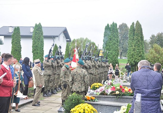 65 rocznica śmierci gen. Jarosza - Kamionki - poświęcenie i odsłonięcie tablicy pamiątkowej