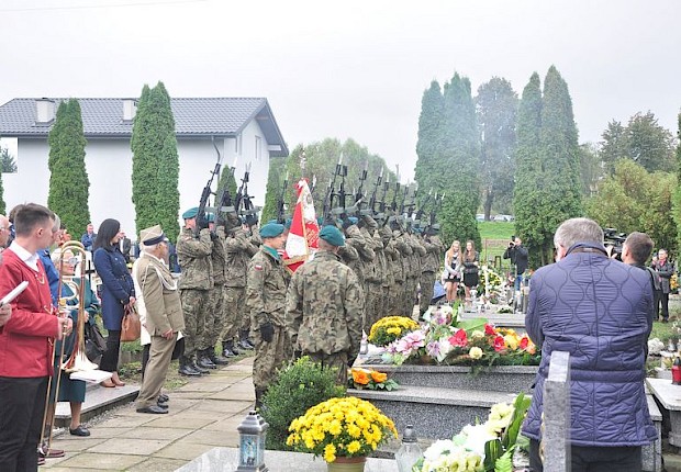 65 rocznica śmierci gen. Jarosza - Kamionki - poświęcenie i odsłonięcie tablicy pamiątkowej