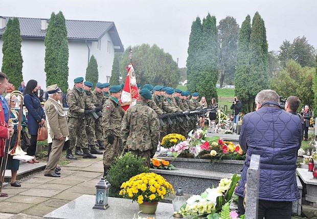 65 rocznica śmierci gen. Jarosza - Kamionki - poświęcenie i odsłonięcie tablicy pamiątkowej