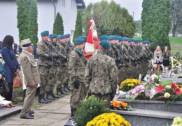 65 rocznica śmierci gen. Jarosza - Kamionki - poświęcenie i odsłonięcie tablicy pamiątkowej