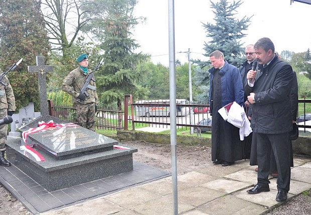 65 rocznica śmierci gen. Jarosza - Kamionki - poświęcenie i odsłonięcie tablicy pamiątkowej