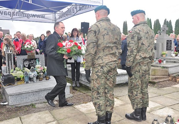 65 rocznica śmierci gen. Jarosza - Kamionki - poświęcenie i odsłonięcie tablicy pamiątkowej