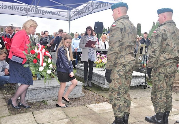 65 rocznica śmierci gen. Jarosza - Kamionki - poświęcenie i odsłonięcie tablicy pamiątkowej