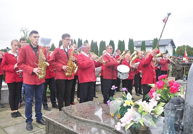 65 rocznica śmierci gen. Jarosza - Kamionki - poświęcenie i odsłonięcie tablicy pamiątkowej