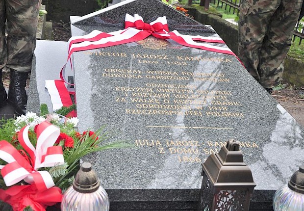 65 rocznica śmierci gen. Jarosza - Kamionki - poświęcenie i odsłonięcie tablicy pamiątkowej