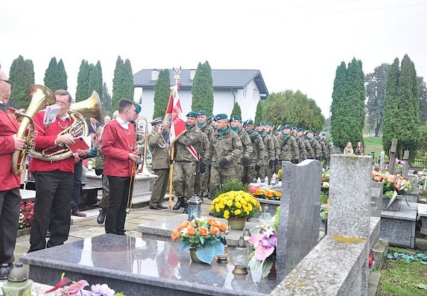 65 rocznica śmierci gen. Jarosza - Kamionki - poświęcenie i odsłonięcie tablicy pamiątkowej
