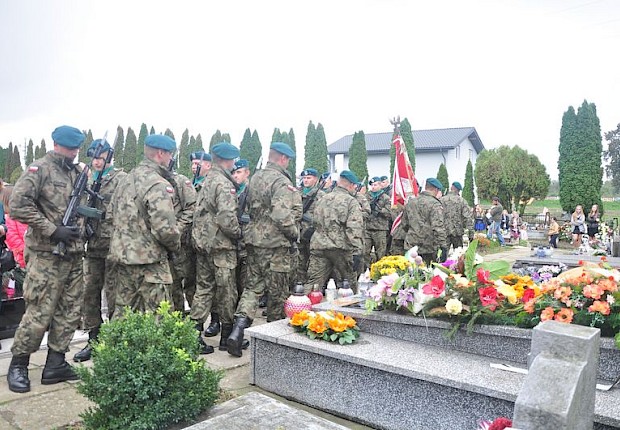 65 rocznica śmierci gen. Jarosza - Kamionki - poświęcenie i odsłonięcie tablicy pamiątkowej