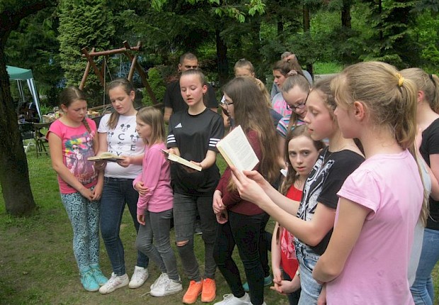 Wycieczka scholi parafialnej z Wierzbnej