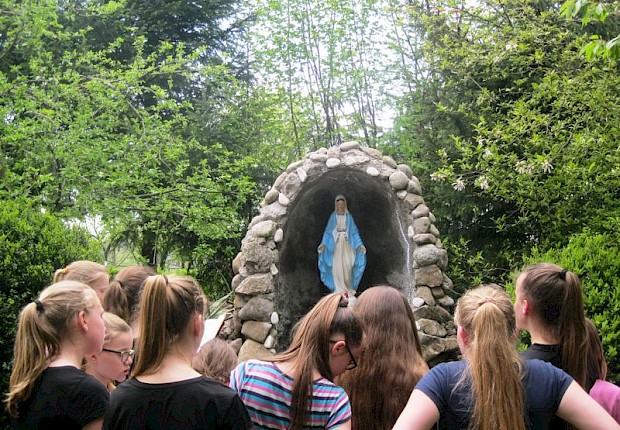 Wycieczka scholi parafialnej z Wierzbnej