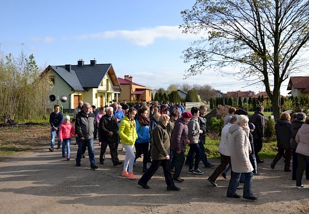 Pielgrzymka do Matki Bożej w lesie