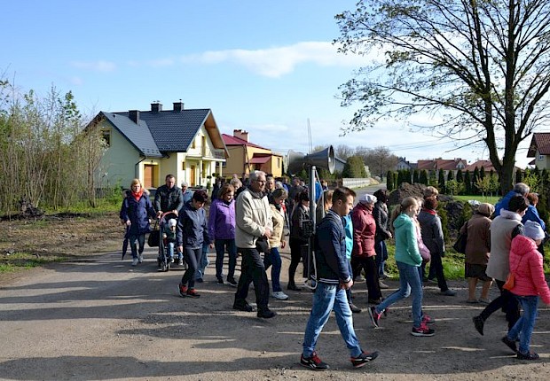 Pielgrzymka do Matki Bożej w lesie