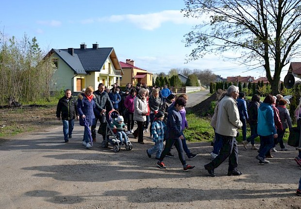 Pielgrzymka do Matki Bożej w lesie