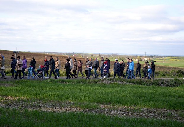 Pielgrzymka do Matki Bożej w lesie