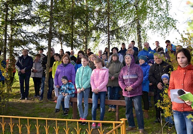 Pielgrzymka do Matki Bożej w lesie