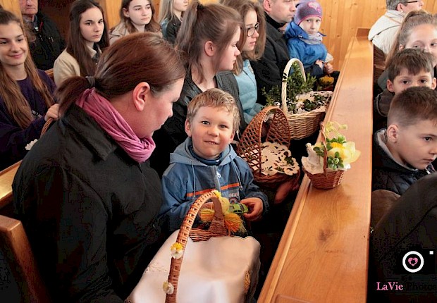 Poświęcenie pokarm&oacute;w wielkanocnych