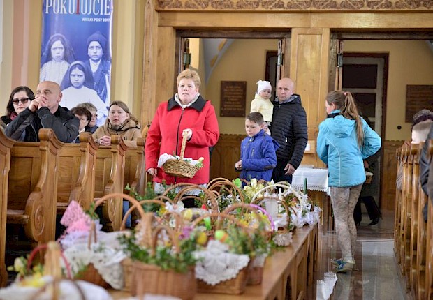 Poświęcenie pokarm&oacute;w wielkanocnych
