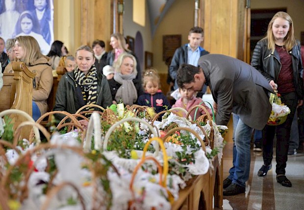 Poświęcenie pokarm&oacute;w wielkanocnych