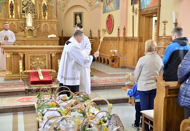 Poświęcenie pokarm&oacute;w wielkanocnych