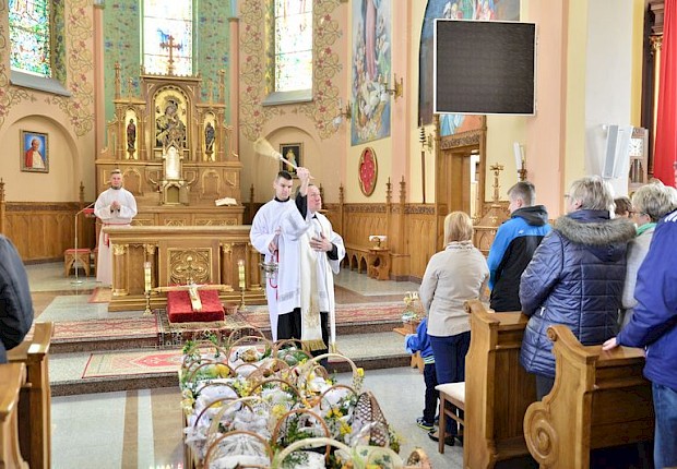 Poświęcenie pokarm&oacute;w wielkanocnych