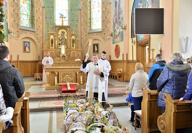 Poświęcenie pokarm&oacute;w wielkanocnych