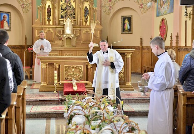Poświęcenie pokarm&oacute;w wielkanocnych