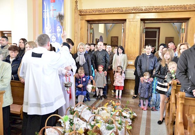 Poświęcenie pokarm&oacute;w wielkanocnych