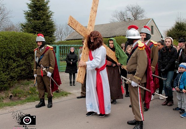 Parafialna droga krzyżowa