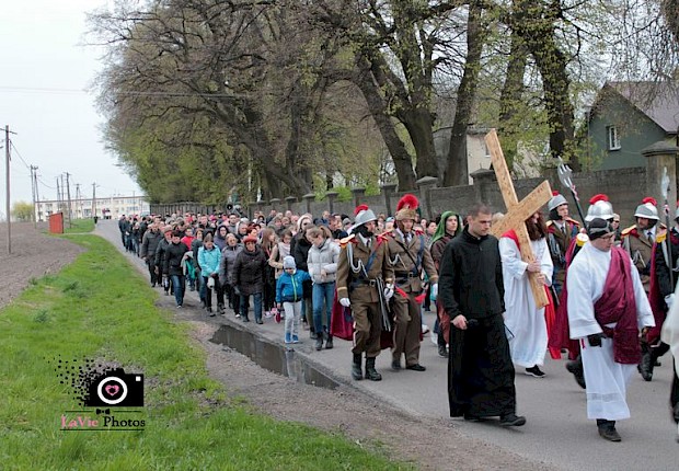 Parafialna droga krzyżowa