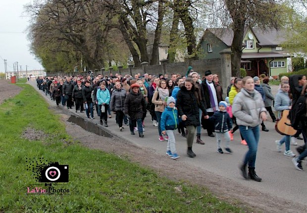 Parafialna droga krzyżowa